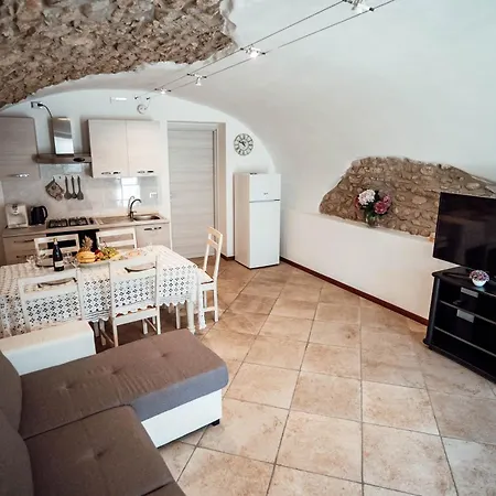 Corte Isabel Costermano