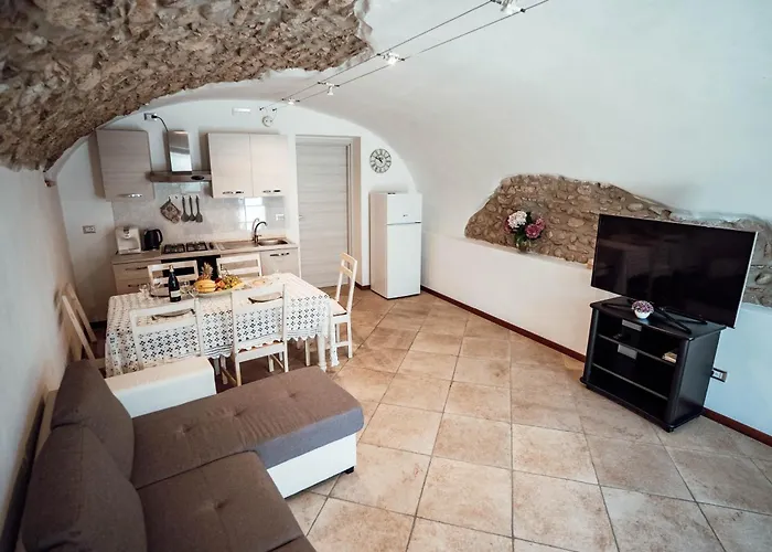 Corte Isabel Costermano