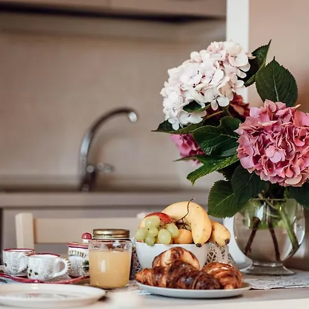 Corte Isabel Костермано