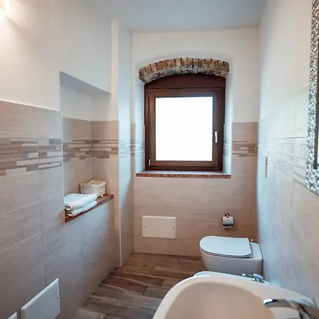 Corte Isabel * Костермано