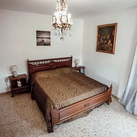 Corte Isabel Костермано