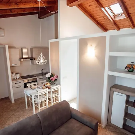 Corte Isabel Костермано